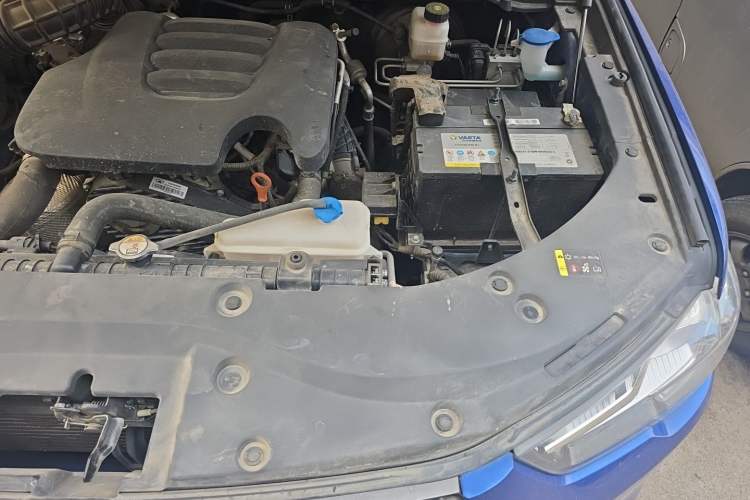 Used Great Wall Poer 2021 2.0T Commercial Version Manual Diesel 4x4 Elite Long-Box GW4D20M Engine Bay Left