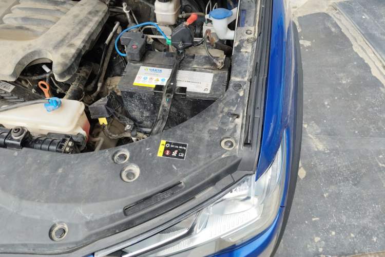 Used Great Wall Poer 2021 2.0T Commercial Version Manual Diesel 4x4 Elite Long-Box GW4D20M Engine Bay Left