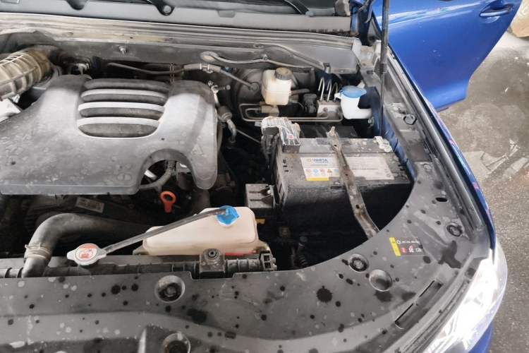 Used Great Wall Poer 2021 2.0T Commercial Version Manual Diesel 4x4 Elite Long-Box GW4D20M Engine Bay Left