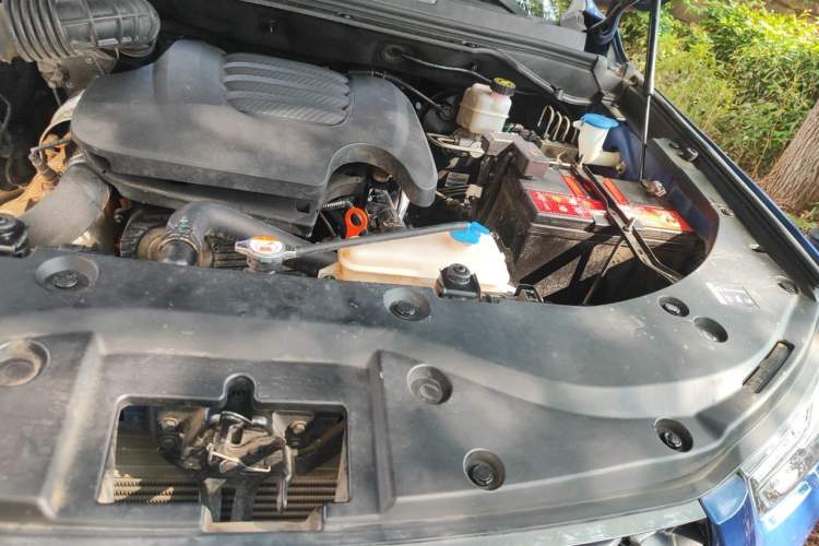 Used Great Wall Poer 2021 2.0T Commercial Version Manual Diesel 4x4 Elite Long-Box GW4D20M Engine Bay Left