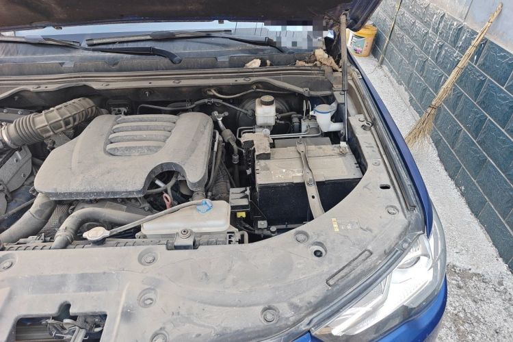 Used Great Wall Poer 2021 2.0T Commercial Version Manual Diesel 4x4 Elite Long-Box GW4D20M Engine Bay Left