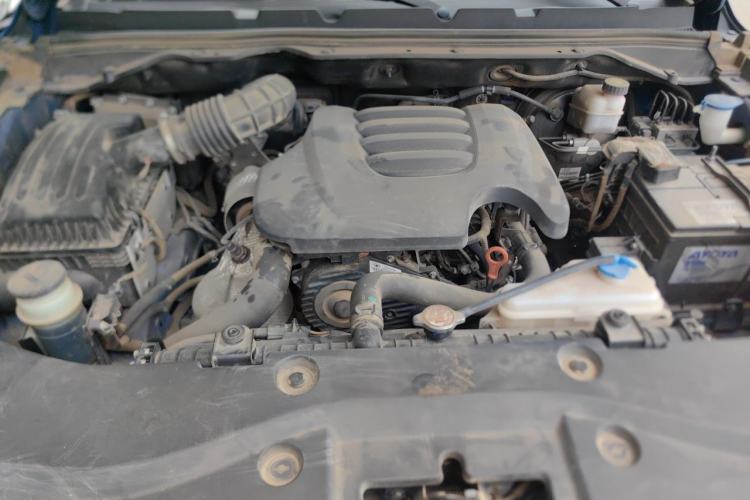 Used Great Wall Poer 2021 2.0T Commercial Version Automatic Diesel 4x4 Elite Long-Box GW4D20M Engine Bay