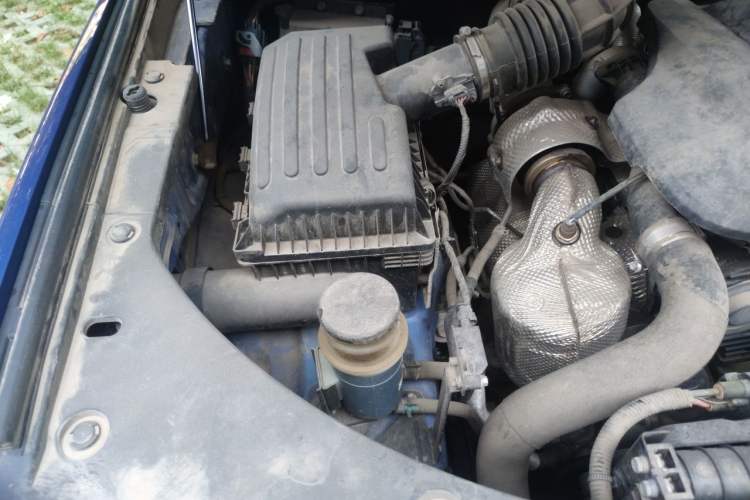 Used Great Wall Poer 2021 2.0T Commercial Version Manual Diesel Two-Wheel Drive Elite Long-Box GW4D20M Engine Bay Right
