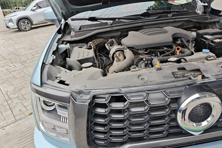 Used Great Wall Poer 2021 2.0T Commercial Version Manual Diesel Two-Wheel Drive Elite Long-Box GW4D20M Engine Bay Right
