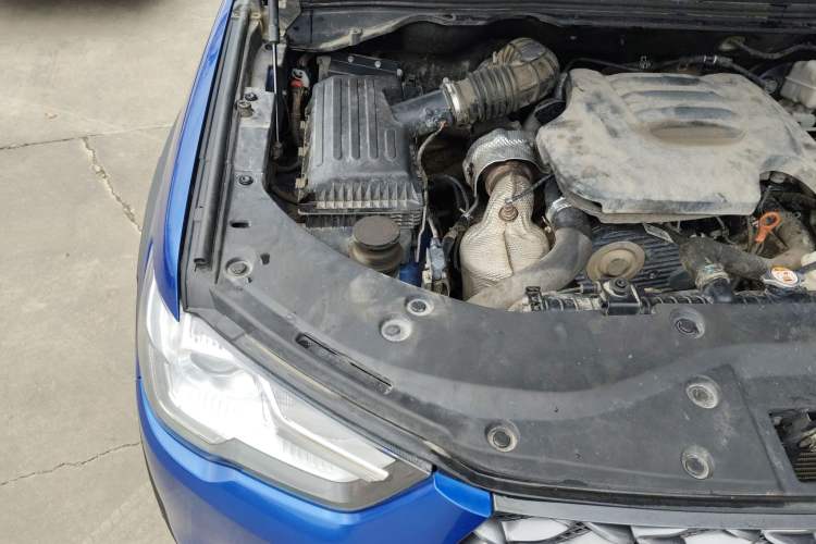 Used Great Wall Poer 2021 2.0T Commercial Version Manual Diesel 4x4 Elite Long-Box GW4D20M Engine Bay Right