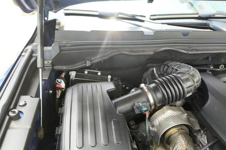 Used Great Wall Poer 2021 2.0T Commercial Version Manual Diesel Two-Wheel Drive Elite Long-Box GW4D20M Engine Bay Right