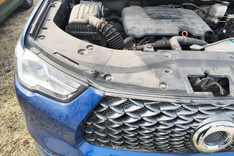 Used Great Wall Poer 2021 2.0T Commercial Version Manual Transmission Gasoline Two-Wheel Drive Elite Trim with Long Bed – GW4C20B Engine Bay Right
