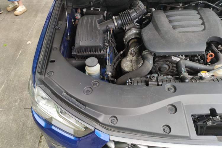 Used Great Wall Poer 2021 2.0T Commercial Version Automatic Diesel 4x4 Navigation-Ready Long-Box GW4D20M Engine Bay Right