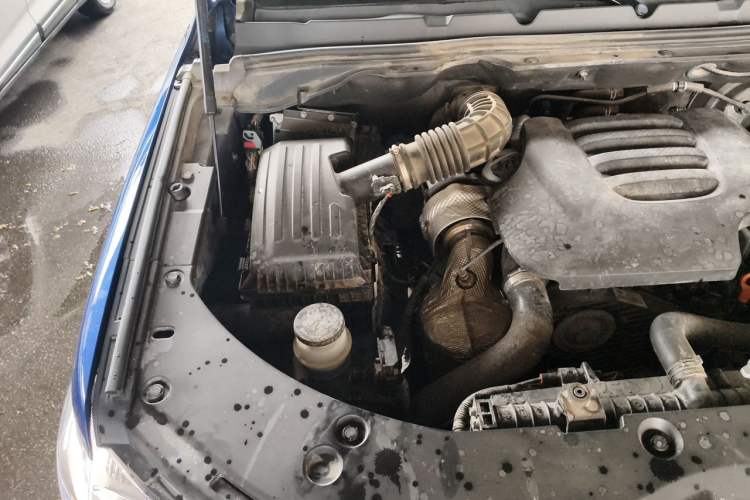 Used Great Wall Poer 2021 2.0T Commercial Version Manual Diesel 4x4 Elite Long-Box GW4D20M Engine Bay Right