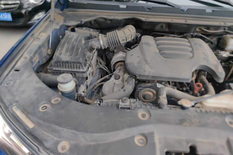 Used Great Wall Poer 2021 2.0T Commercial Version Automatic Diesel 4x4 Elite Long-Box GW4D20M Engine Bay Right