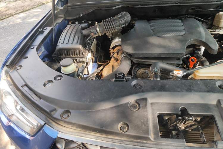 Used Great Wall Poer 2021 2.0T Commercial Version Manual Diesel 4x4 Elite Long-Box GW4D20M Engine Bay Right