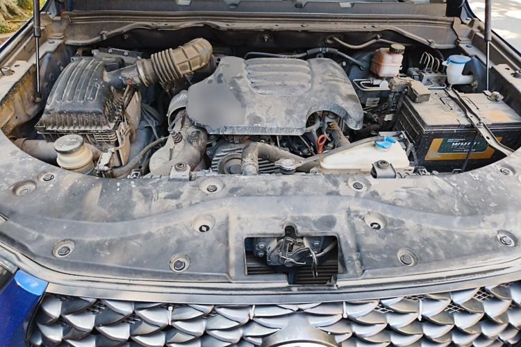 Used Great Wall Poer 2021 2.0T Commercial Version Automatic Diesel 4x4 Elite Long-Box GW4D20M Engine Bay