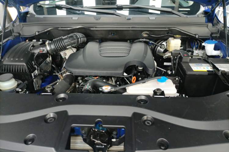 Used Great Wall Poer 2021 2.0T Commercial Version Automatic Diesel Two-Wheel Drive Elite Trim with Long Bed – GW4D20M Engine Bay