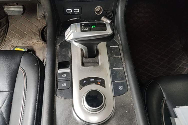 Used Great Wall Poer 2021 2.0T Global Version Passenger Automatic Diesel Two-Wheel Drive Comfort Trim Standard Cab GW4D20M Gear Lever