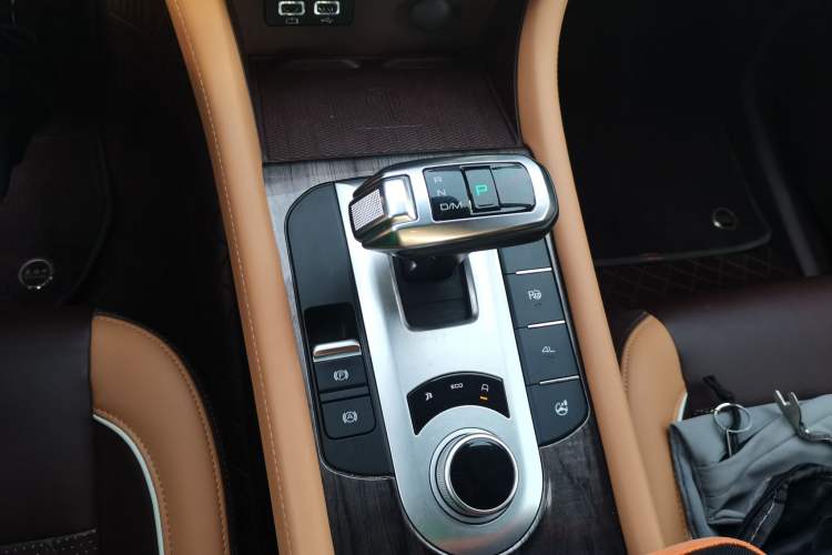 Used Great Wall Poer 2021 2.0T Global Version Automatic Diesel 4x4 Prestige Standard Cab GW4D20M Gear Lever