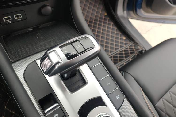 Used Great Wall Poer 2021 2.0T Global Version Automatic Diesel 4x4 Comfort Trim Standard Box GW4D20M Gear Lever