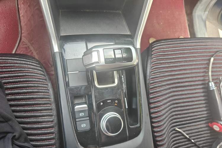 Used Great Wall Poer 2021 2.0T Commercial Version Automatic Diesel Two-Wheel Drive Elite Trim with Long Bed – GW4D20M Gear Lever