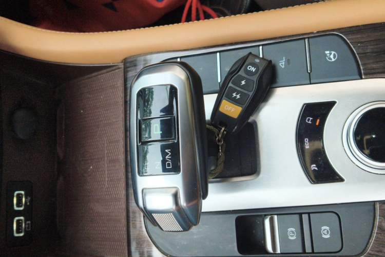 Used Great Wall Poer 2021 2.0T Global Version Automatic Gasoline 4x4 Prestige Standard Cab GW4C20B Gear Lever