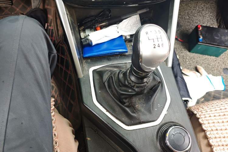 Used Great Wall Poer 2021 2.0T Commercial Version Manual Diesel 4x4 Elite Long-Box GW4D20M Gear Lever