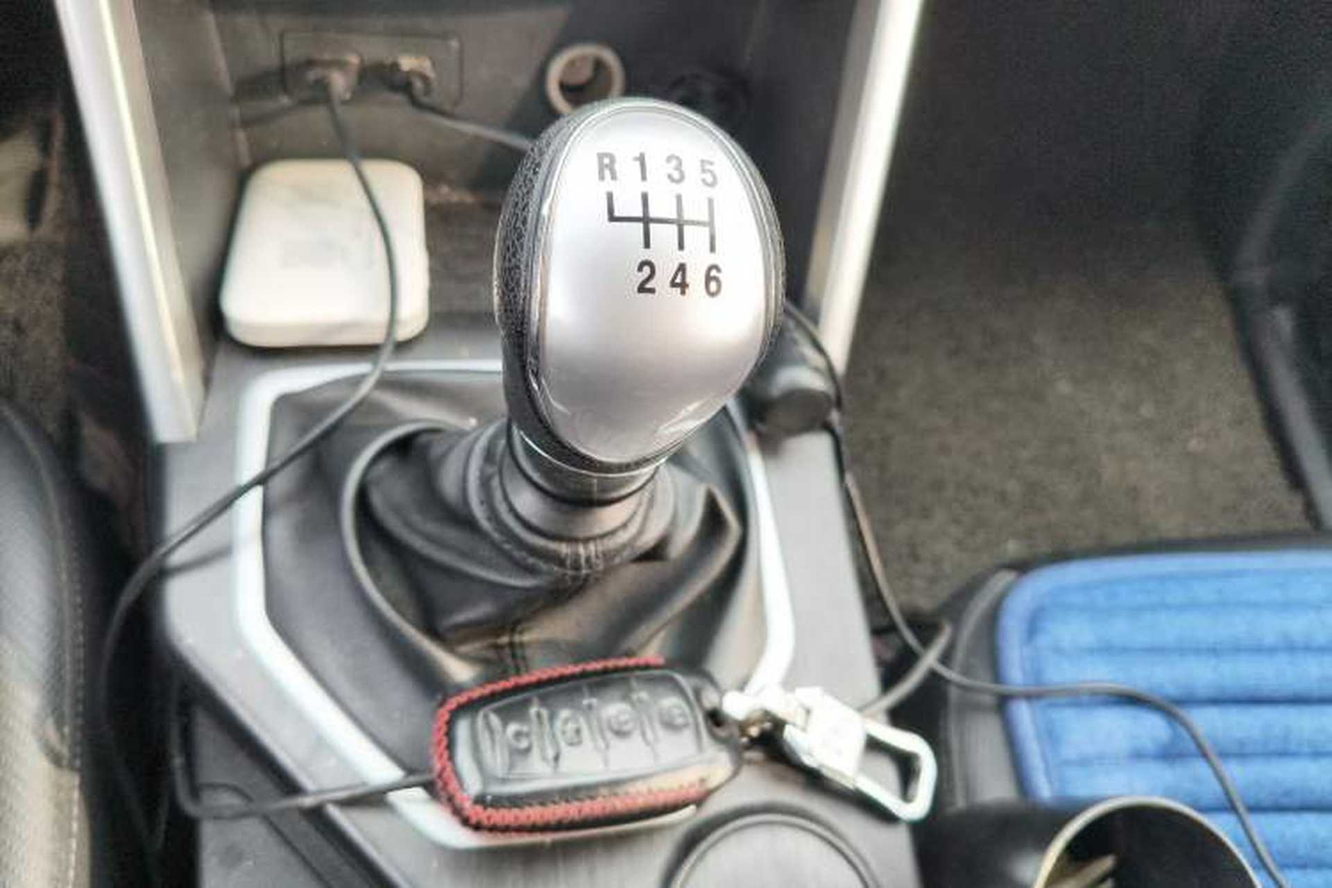 Used Great Wall Poer 2021 2.0T Commercial Version Manual Transmission Gasoline Two-Wheel Drive Elite Trim with Long Bed – GW4C20B Gear Lever