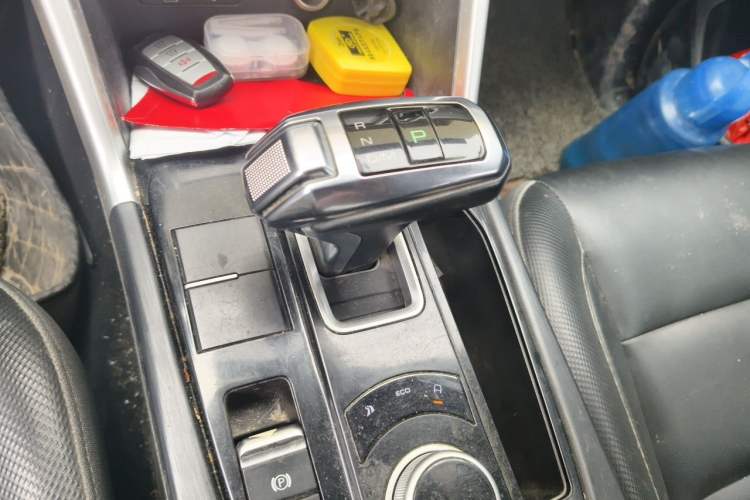 Used Great Wall Poer 2021 2.0T Commercial Version Automatic Diesel Two-Wheel Drive Elite Trim with Long Bed – GW4D20M Gear Lever