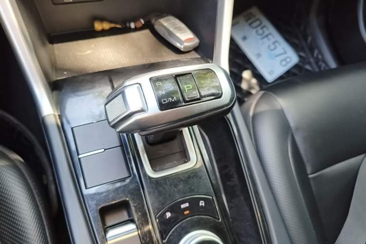 Used Great Wall Poer 2021 2.0T Commercial Version Automatic Diesel Two-Wheel Drive Elite Trim with Long Bed – GW4D20M Gear Lever