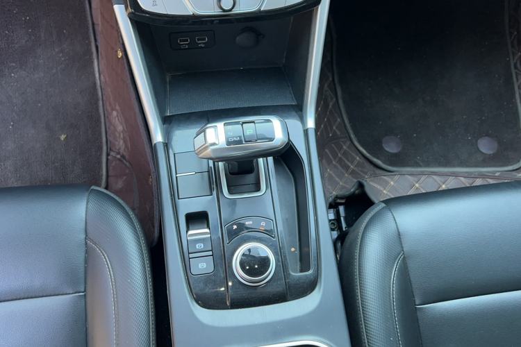 Used Great Wall Poer 2021 2.0T Commercial Version Automatic Diesel Two-Wheel Drive Elite Trim with Long Bed – GW4D20M Gear Lever