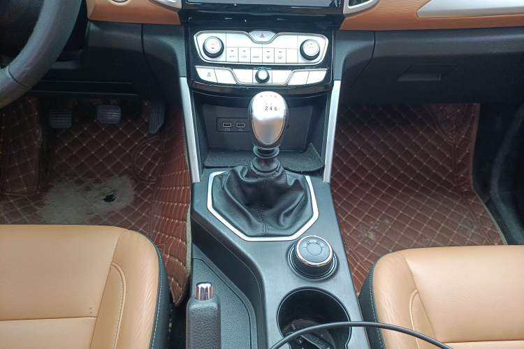 Used Great Wall Poer 2021 2.0T Commercial Version Manual Diesel 4x4 Navigation Type Long Bed GW4D20M Gear Lever
