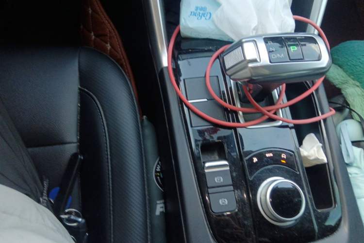 Used Great Wall Poer 2021 2.0T Commercial Version Automatic Gasoline Two-Wheel Drive Elite Trim with Long Bed – GW4C20B Gear Lever