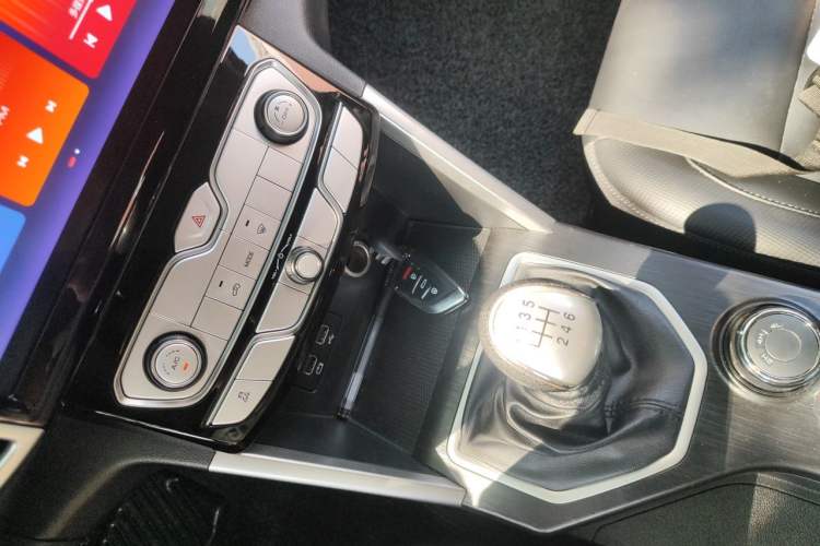 Used Great Wall Poer 2021 2.0T Commercial Version Manual Diesel 4x4 Elite Long-Box GW4D20M Gear Lever