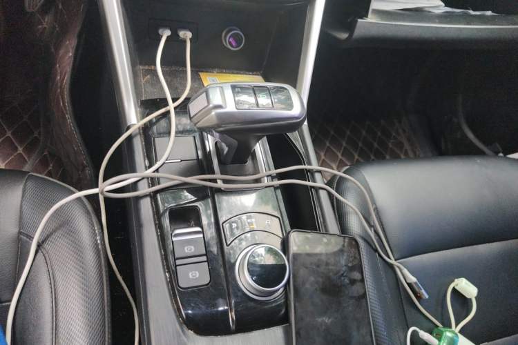 Used Great Wall Poer 2021 2.0T Commercial Version Automatic Gasoline Two-Wheel Drive Elite Trim with Long Bed – GW4C20B Gear Lever