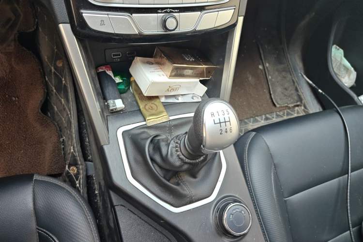 Used Great Wall Poer 2021 2.0T Commercial Version Manual Diesel 4x4 Elite Long-Box GW4D20M Gear Lever