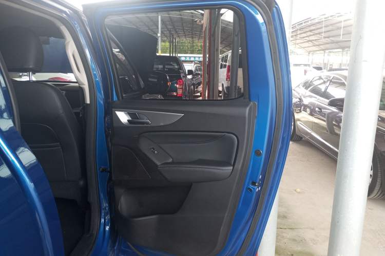 Used Great Wall Poer 2021 2.0T Commercial Version Manual Diesel Two-Wheel Drive Elite Long-Box GW4D20M Interior 3