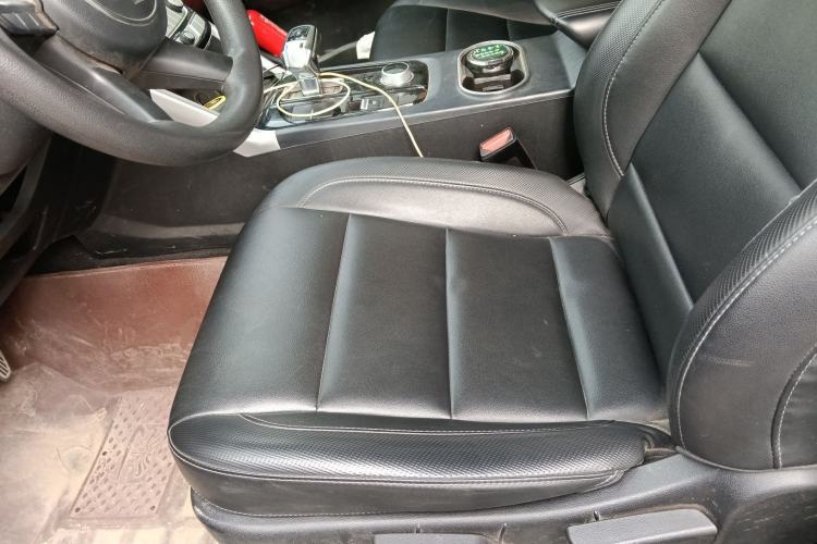 Used Great Wall Poer 2021 2.0T Commercial Version Automatic Diesel Two-Wheel Drive Elite Trim with Long Bed – GW4D20M Left Front Seat