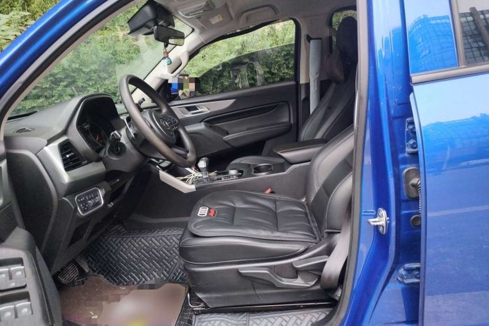 Used Great Wall Poer 2021 2.0T Commercial Version Automatic Diesel 4x4 Navigation-Ready Long-Box GW4D20M Left Front Seat