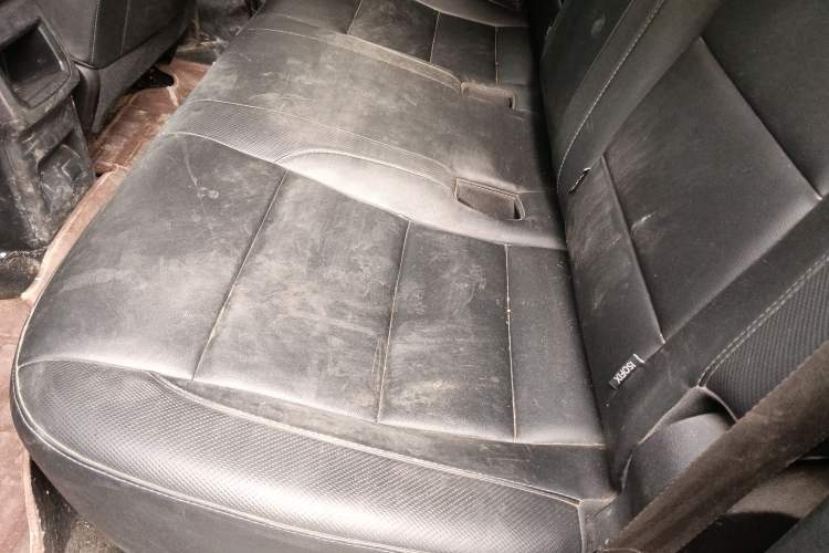 Used Great Wall Poer 2021 2.0T Commercial Version Automatic Diesel Two-Wheel Drive Elite Trim with Long Bed – GW4D20M Left Rear Seat