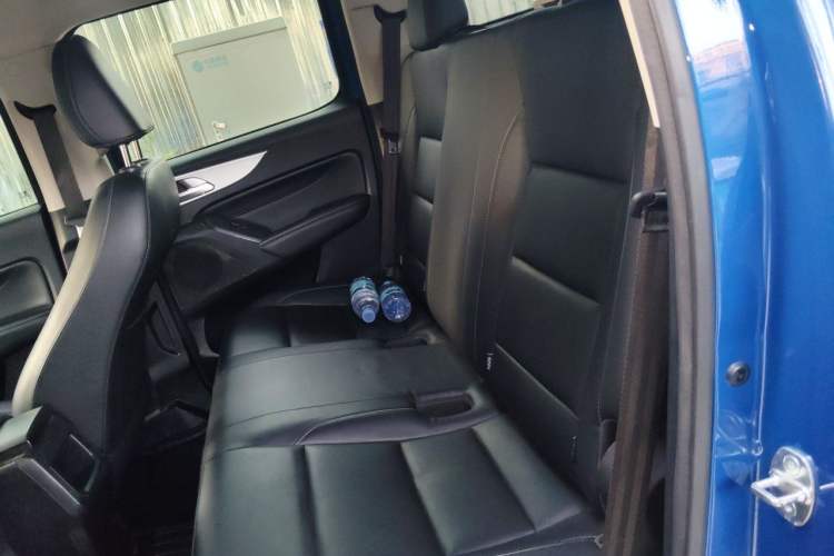 Used Great Wall Poer 2021 2.0T Commercial Version Automatic Diesel Two-Wheel Drive Elite Trim with Long Bed – GW4D20M Left Rear Seat