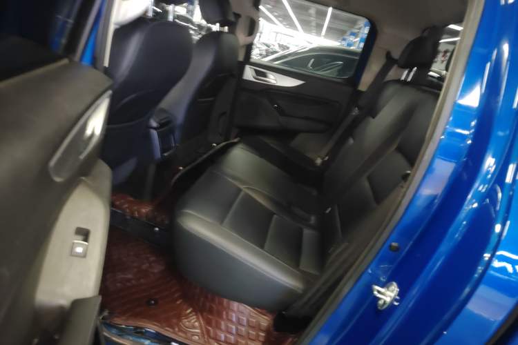 Used Great Wall Poer 2021 2.0T Commercial Version Automatic Diesel Two-Wheel Drive Elite Trim with Long Bed – GW4D20M Left Rear Seat