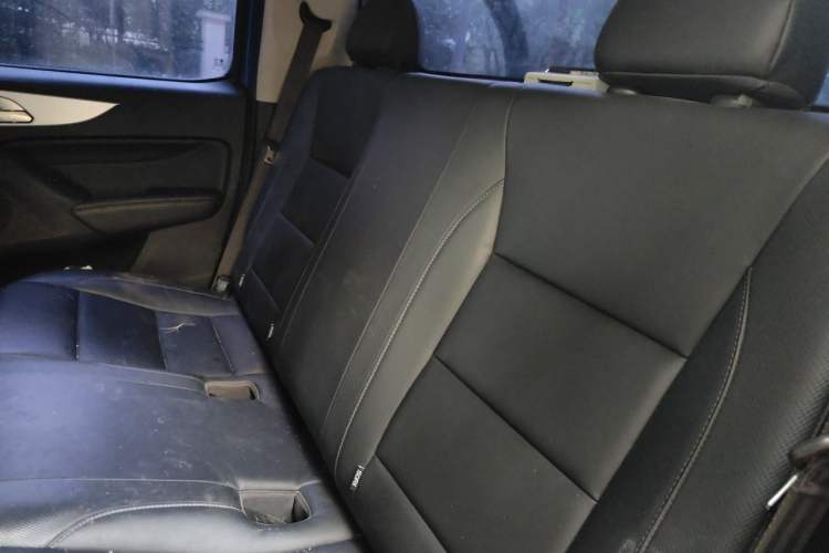 Used Great Wall Poer 2021 2.0T Commercial Version Automatic Gasoline Two-Wheel Drive Elite Trim with Long Bed – GW4C20B Left Rear Seat
