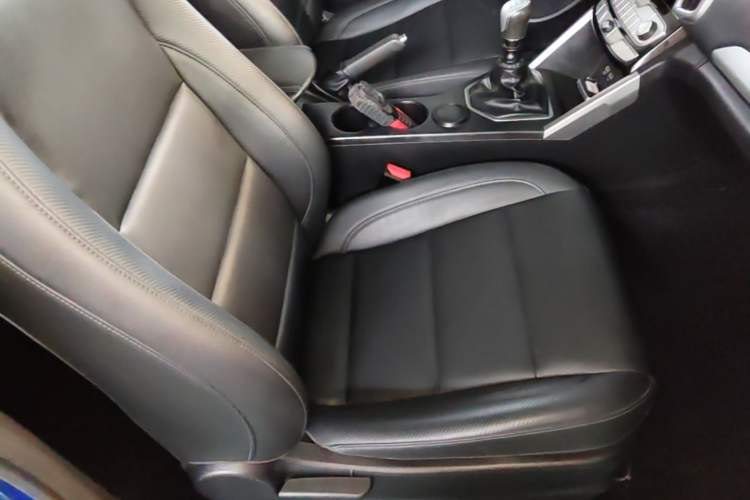 Used Great Wall Poer 2021 2.0T Commercial Version Manual Diesel Two-Wheel Drive Elite Long-Box GW4D20M Right Front Seat