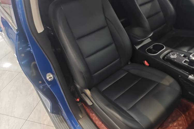 Used Great Wall Poer 2021 2.0T Commercial Version Automatic Diesel Two-Wheel Drive Elite Trim with Long Bed – GW4D20M Right Front Seat