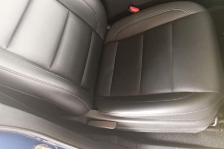 Used Great Wall Poer 2021 2.0T Commercial Version Manual Diesel Two-Wheel Drive Elite Long-Box GW4D20M Right Front Seat