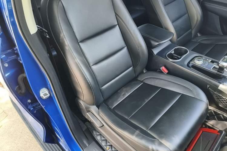 Used Great Wall Poer 2021 2.0T Commercial Version Automatic Diesel Two-Wheel Drive Elite Trim with Long Bed – GW4D20M Right Front Seat