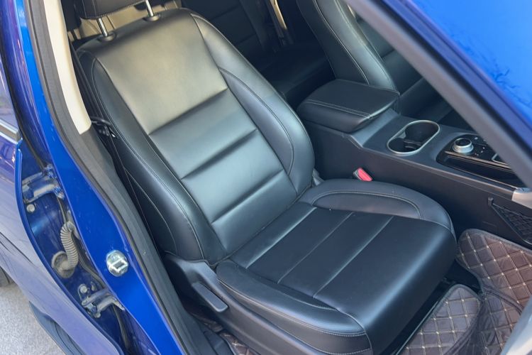 Used Great Wall Poer 2021 2.0T Commercial Version Automatic Diesel Two-Wheel Drive Elite Trim with Long Bed – GW4D20M Right Front Seat