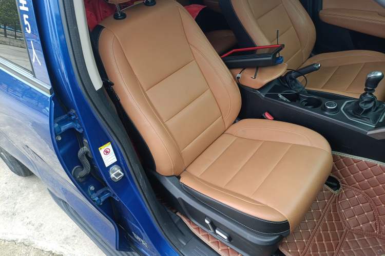 Used Great Wall Poer 2021 2.0T Commercial Version Manual Diesel 4x4 Navigation Type Long Bed GW4D20M Right Front Seat