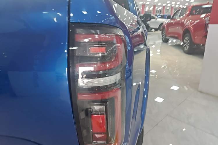 Used Great Wall Poer 2021 2.0T Global Version Passenger Automatic Diesel Two-Wheel Drive Comfort Trim Standard Cab GW4D20M Right Rear Taillight