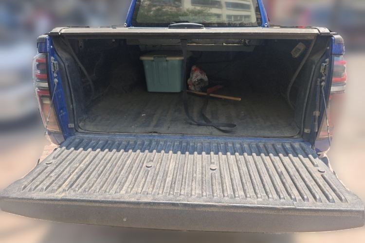 Used Great Wall Poer 2021 2.0T Global Version Automatic Diesel 4x4 Comfort Trim Standard Box GW4D20M Trunk