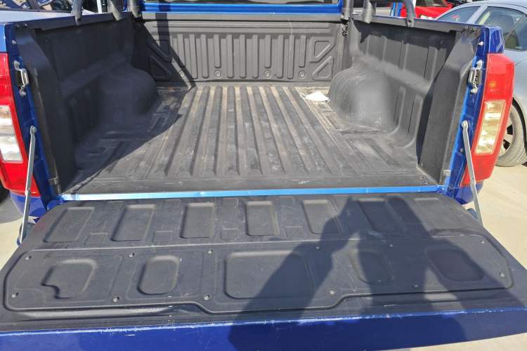 Used Great Wall Poer 2021 2.0T Commercial Version Manual Diesel Two-Wheel Drive Elite Long-Box GW4D20M Trunk