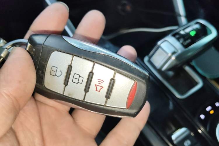 Used Great Wall Poer 2021 2.0T Commercial Version Automatic Diesel Two-Wheel Drive Elite Trim with Long Bed – GW4D20M Vehicle Key