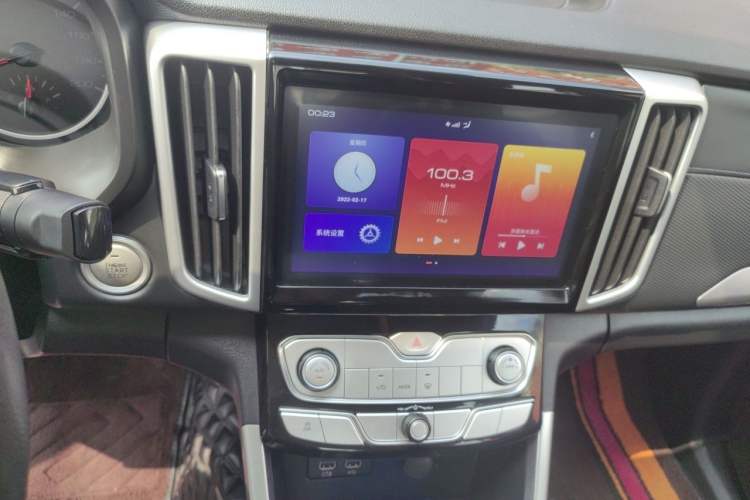 Used Great Wall Poer 2021 2.0T Commercial Version Manual Diesel 4x4 Navigation Type Long Bed GW4D20M Audio And AC Panel